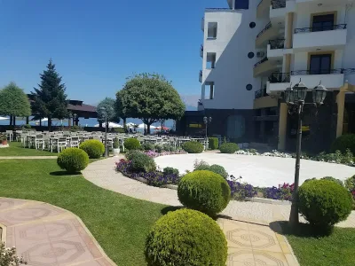 Gold Hotel