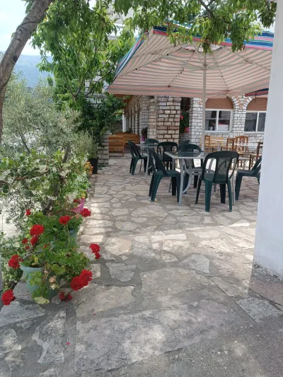 Kulla e Parisit - Bar, Restorant, Hotel