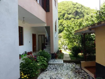 Hotel Xhari