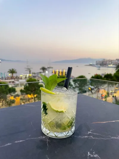Medusa Lounge Terrace