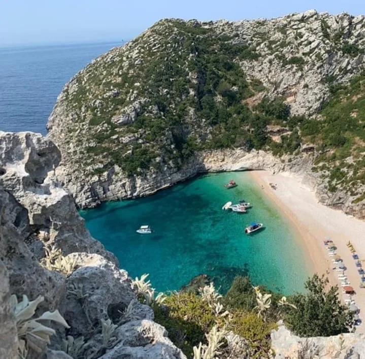 Plazhet më të Mira në Shqipëri: Guida e Plotë e Rivierës