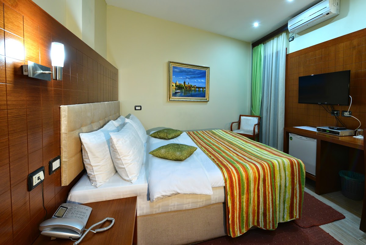 City Hotel photo 2