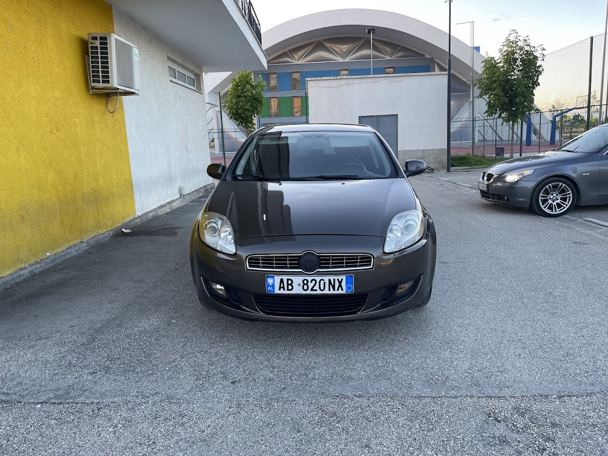 Makina me qera (Rent a car) Eiffel Korce photo 5