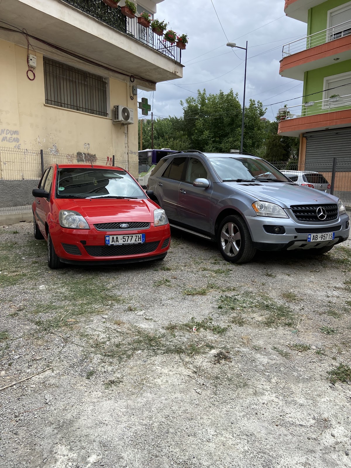 Makina me qera (Rent a car) Eiffel Korce photo 3