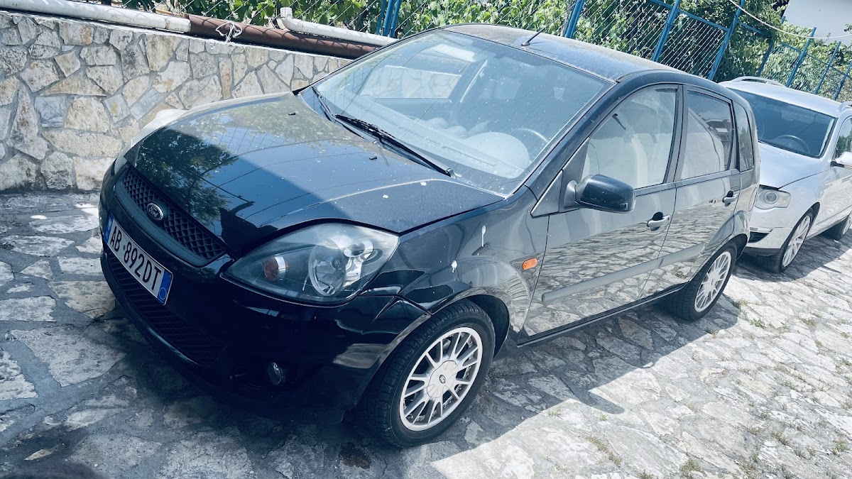 Rent a car unik Makina me qera photo 3