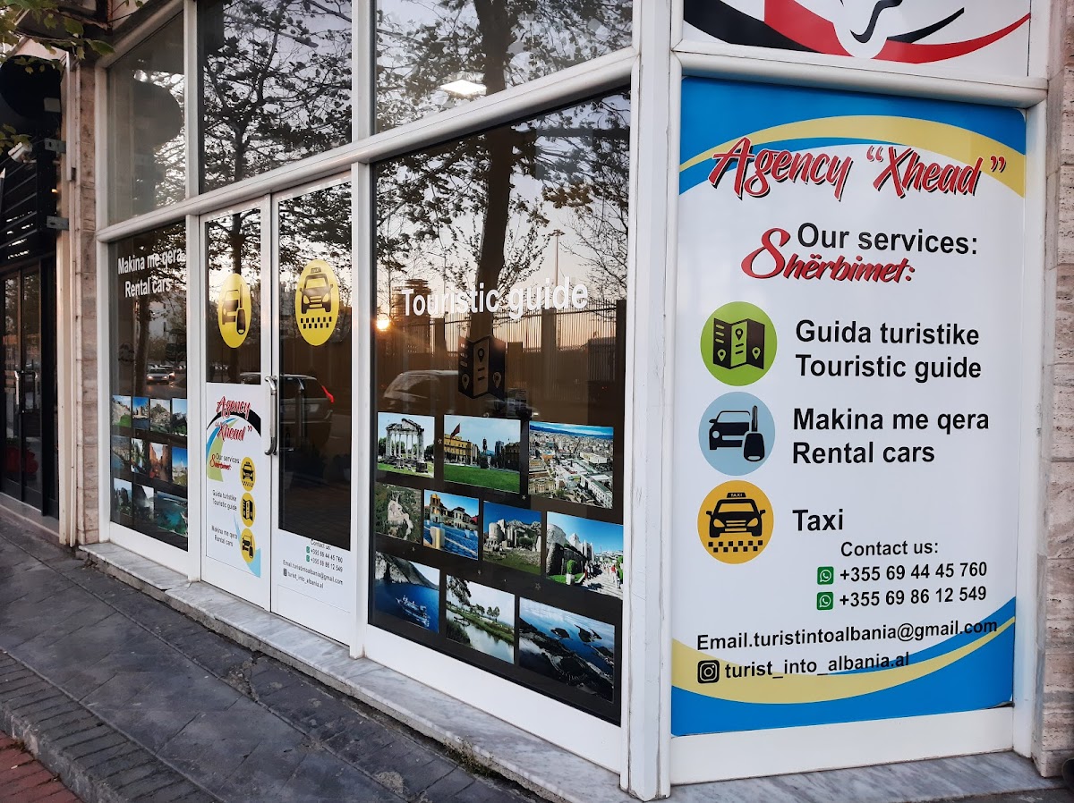 Turist Into Albania