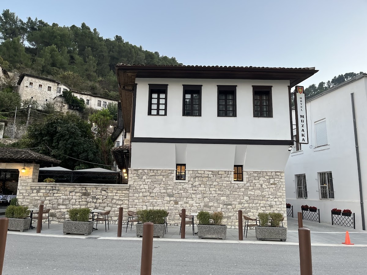 Muzaka Boutique Hotel & Wine Bar photo 4