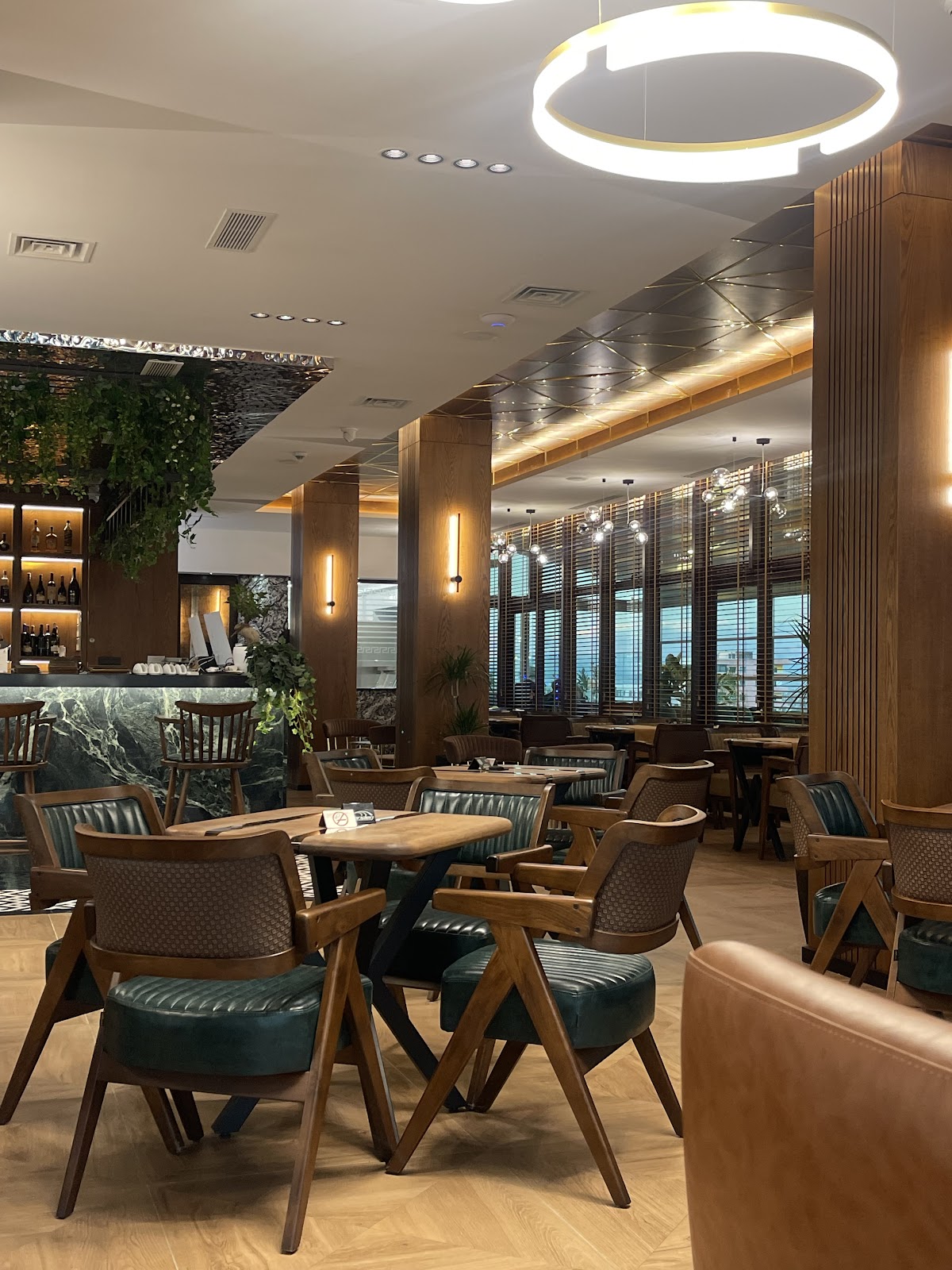 Meridian Bar Restorant