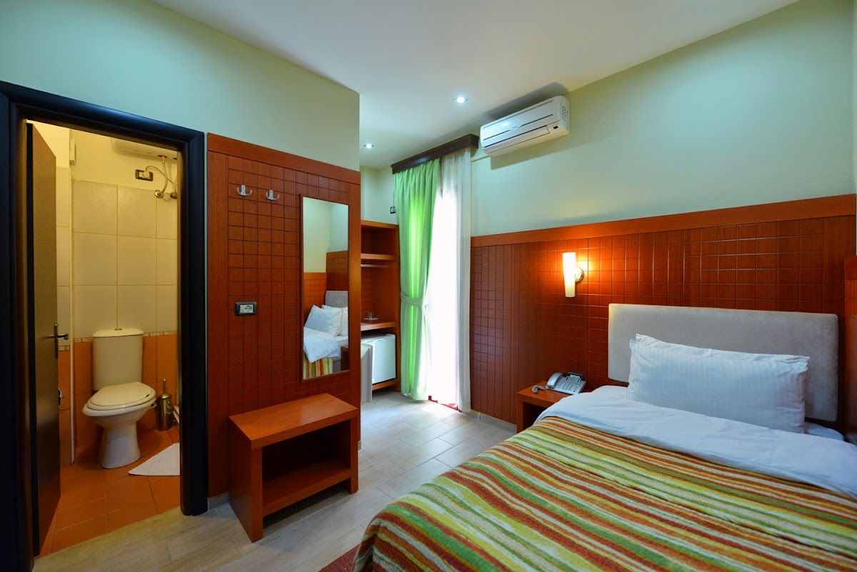 City Hotel photo 4