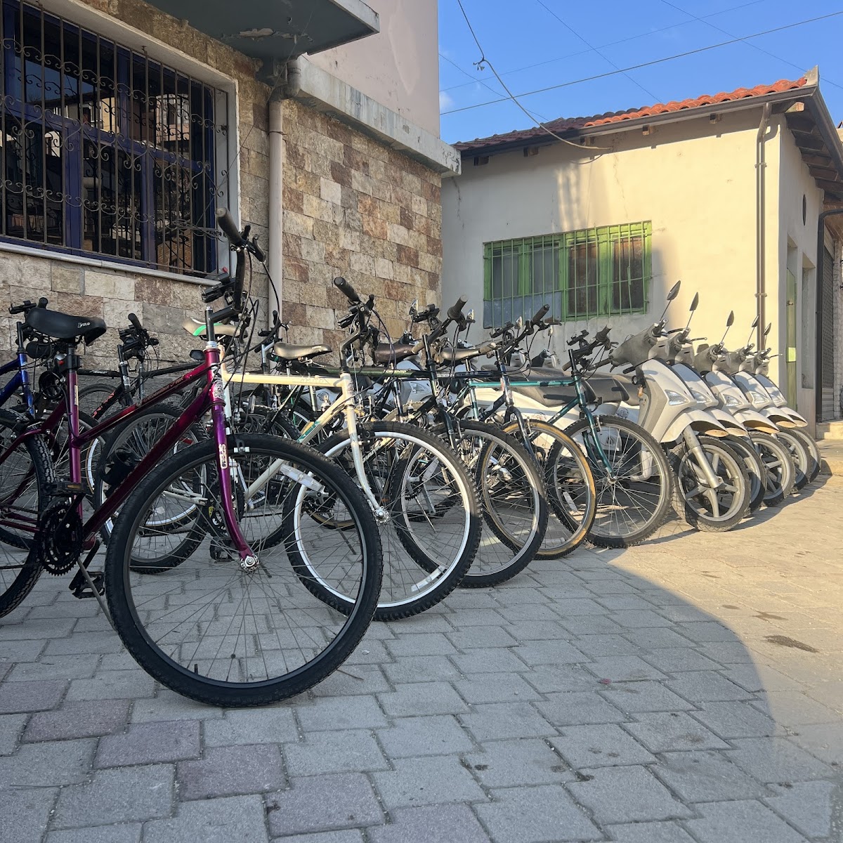 Moto Rental Berat