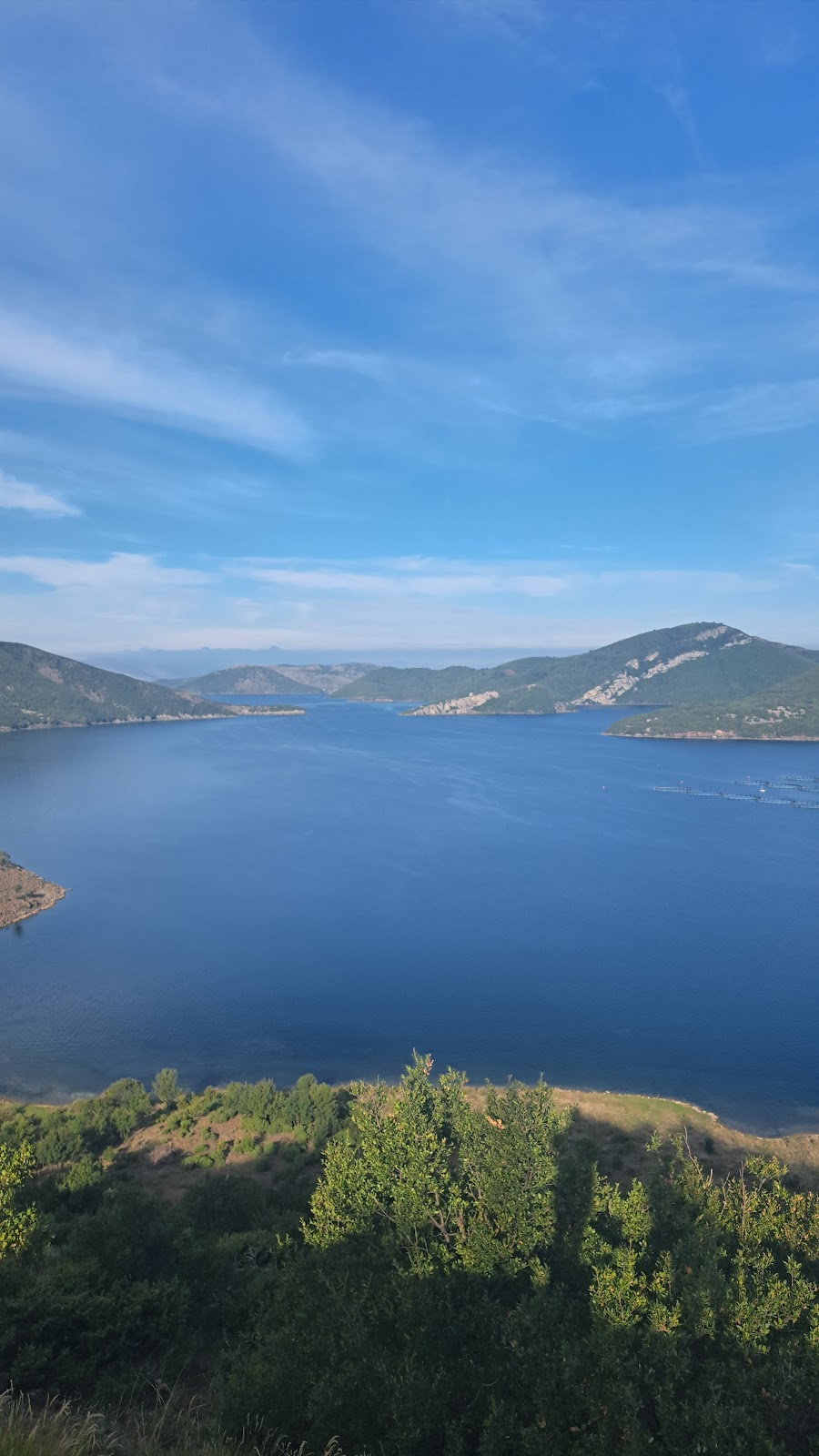 Komani lake photo 5
