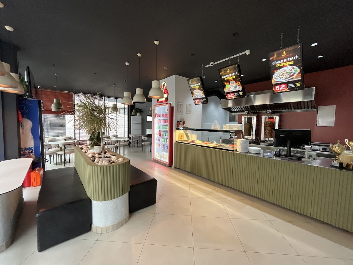 DonDöner Kebab — Restorante në Suharekë