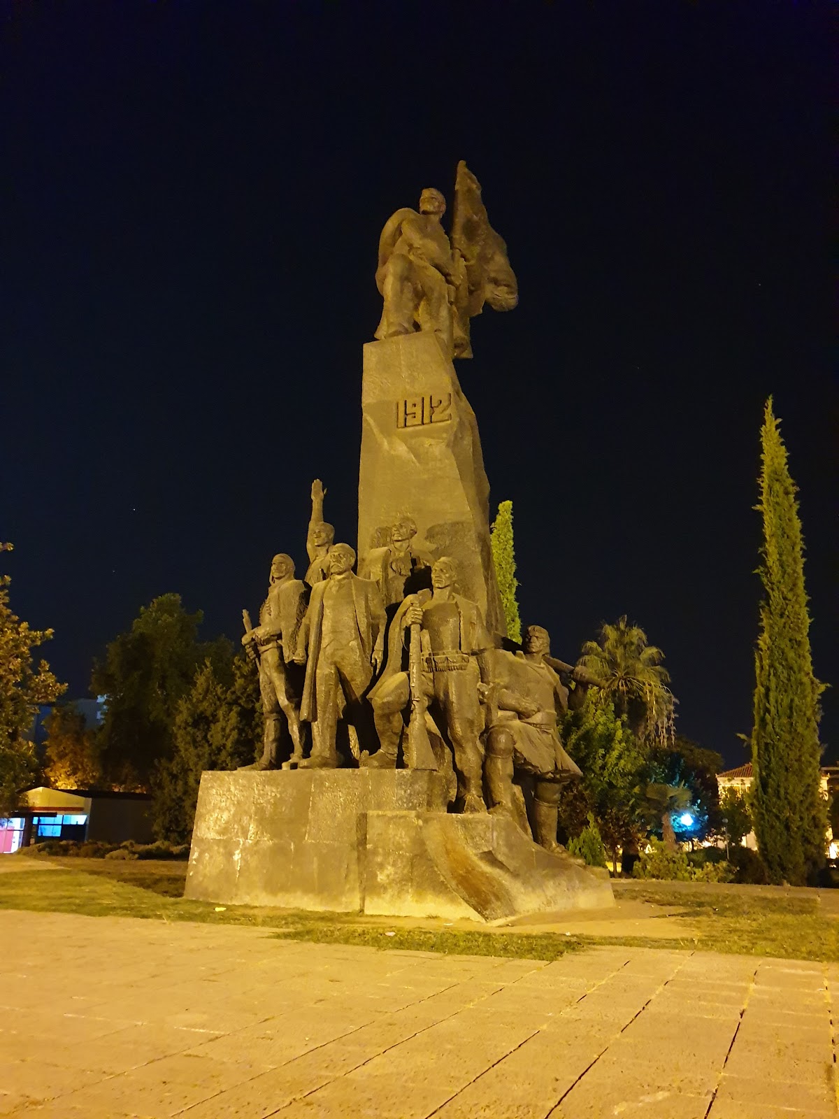 Independence Monument photo 2
