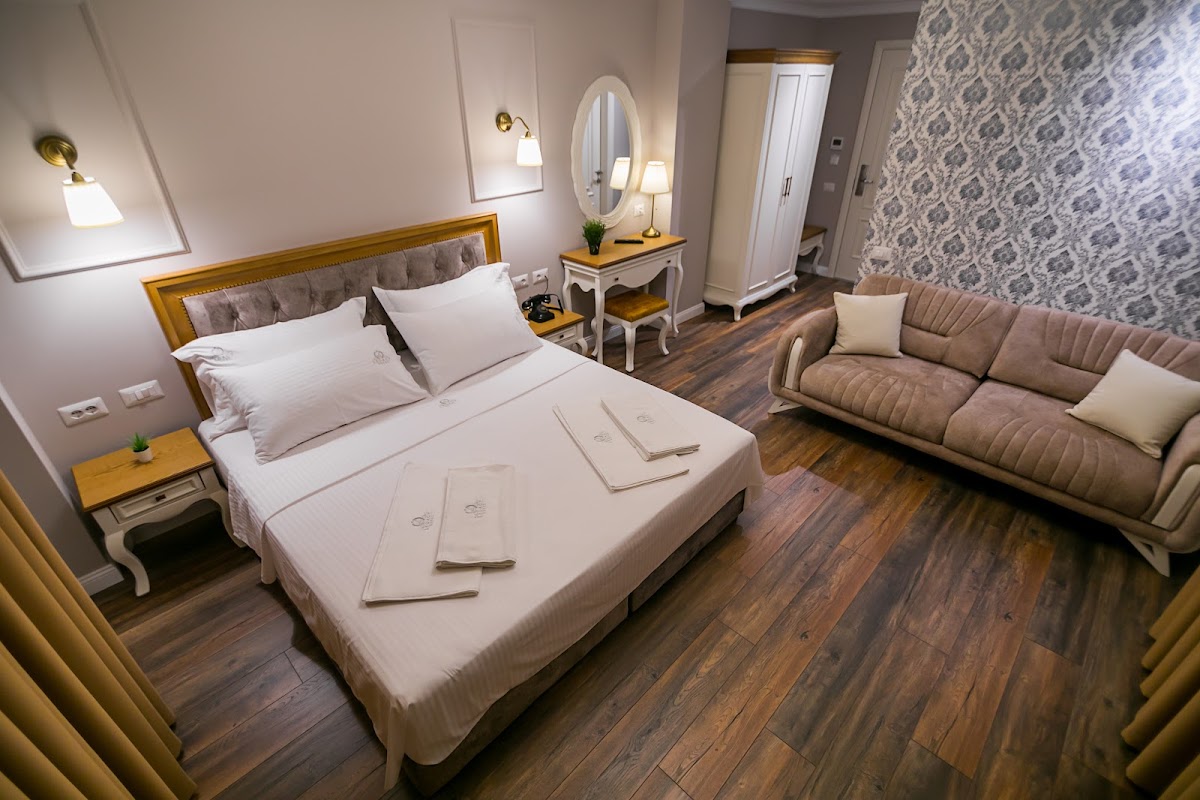 Legacy Hotel photo 2
