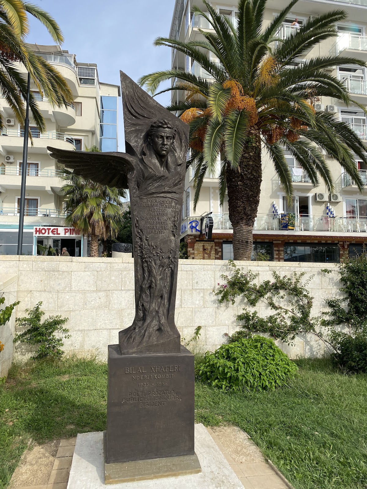 Hoxha Tahsin Sculpture & Bilal Xhaferi