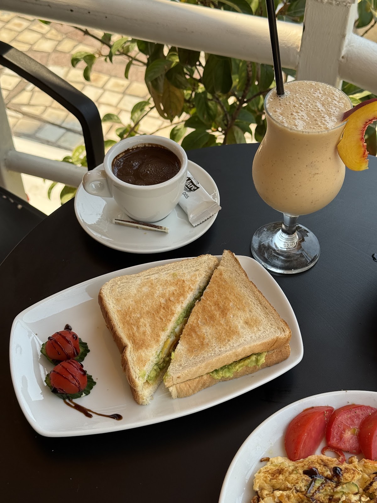 Gold coffee shop photo 5