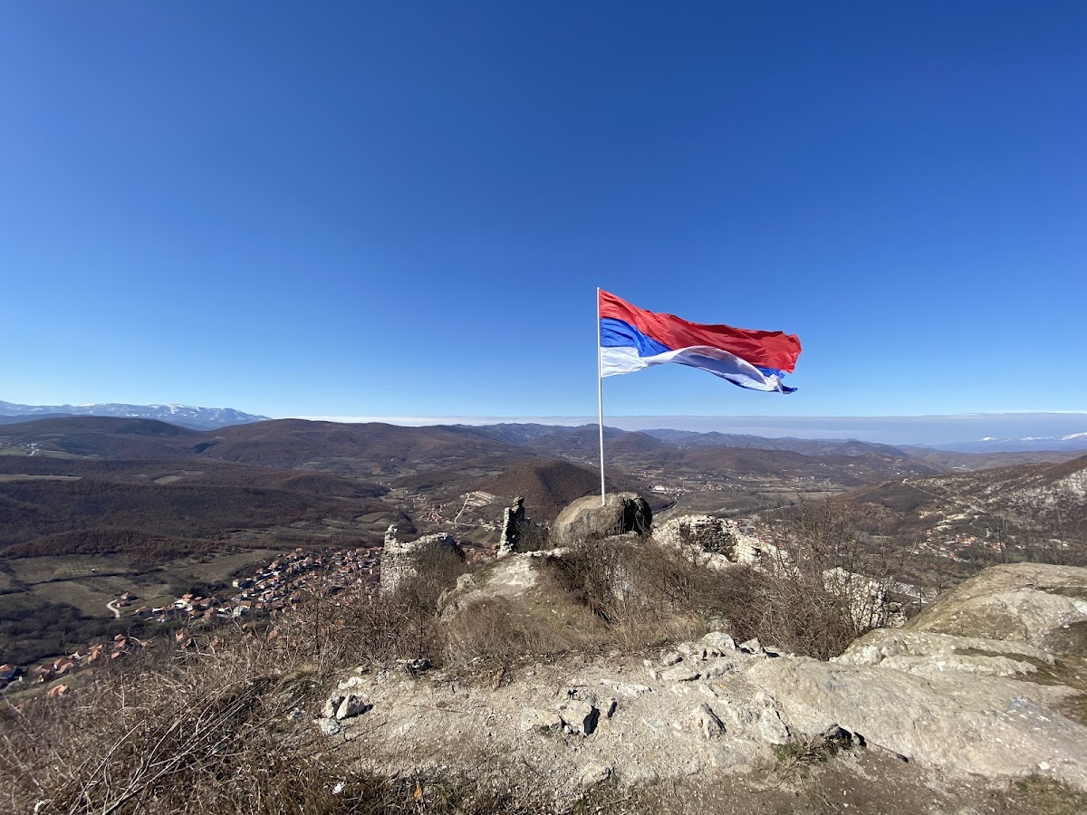 Serbian medival Fortress of Zvecan — Atraksione në Mitrovicë — photo 3