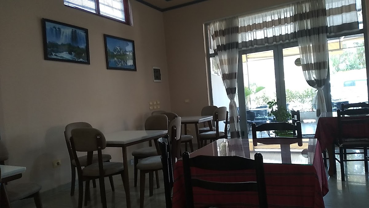 Cafe polis adijoni photo 3