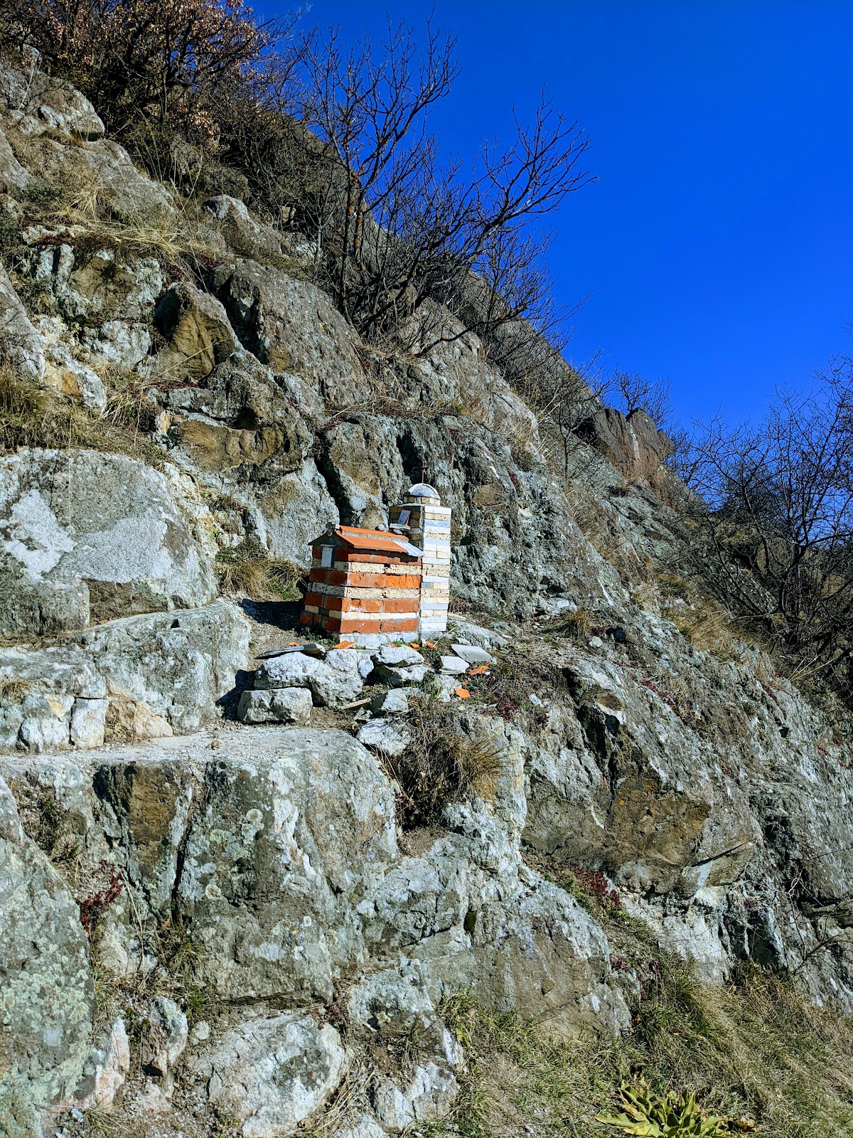 Serbian medival Fortress of Zvecan — Atraksione në Mitrovicë — photo 2