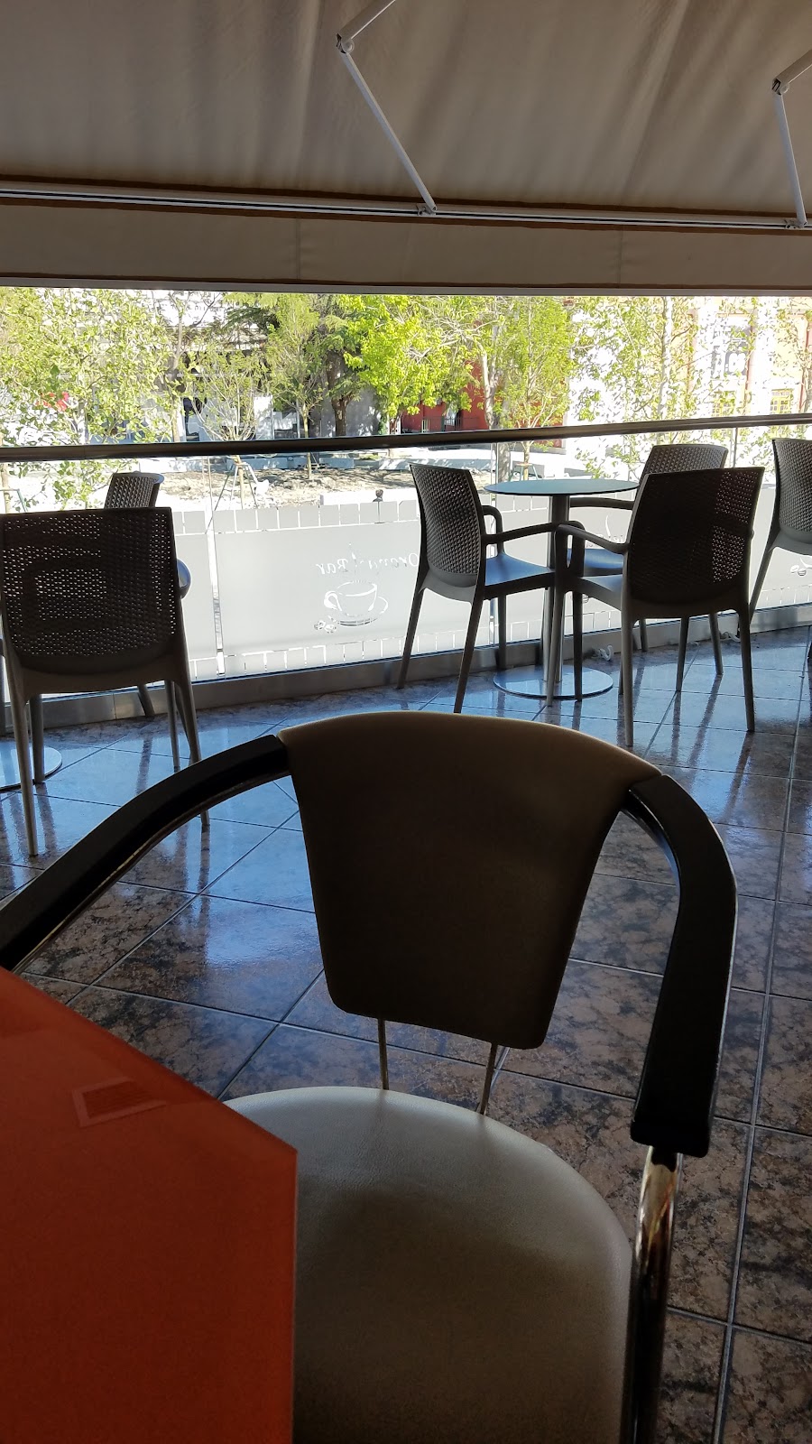 Orange bar tek Mozi photo 3