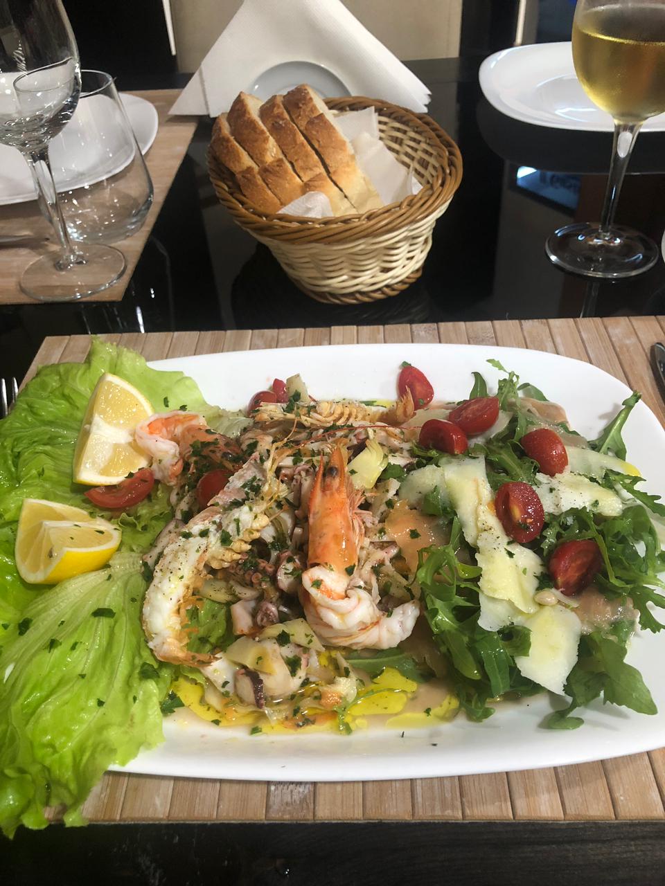 "Vila e Bardhë" - Seafood Restaurant photo 2