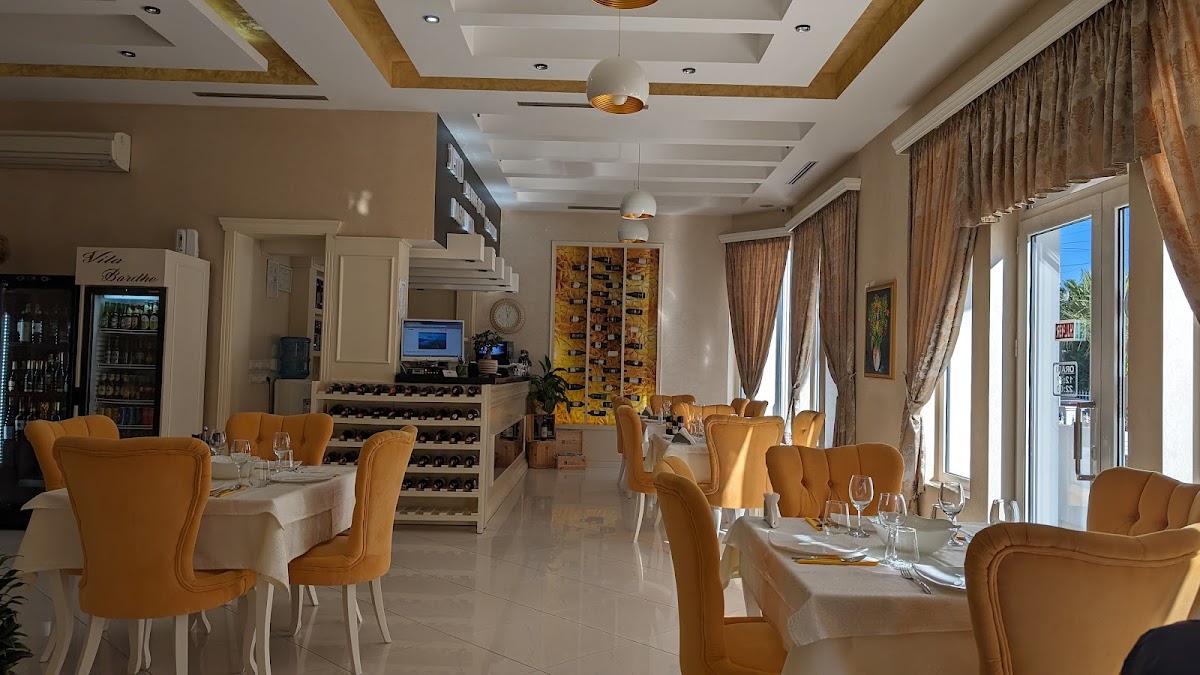 "Vila e Bardhë" - Seafood Restaurant