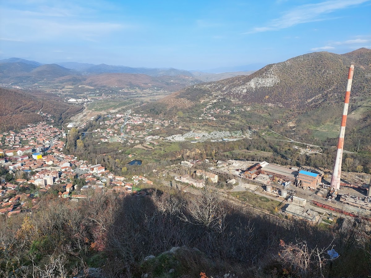 Српска застава на брду Звечан — Atraksione në Mitrovicë — photo 5