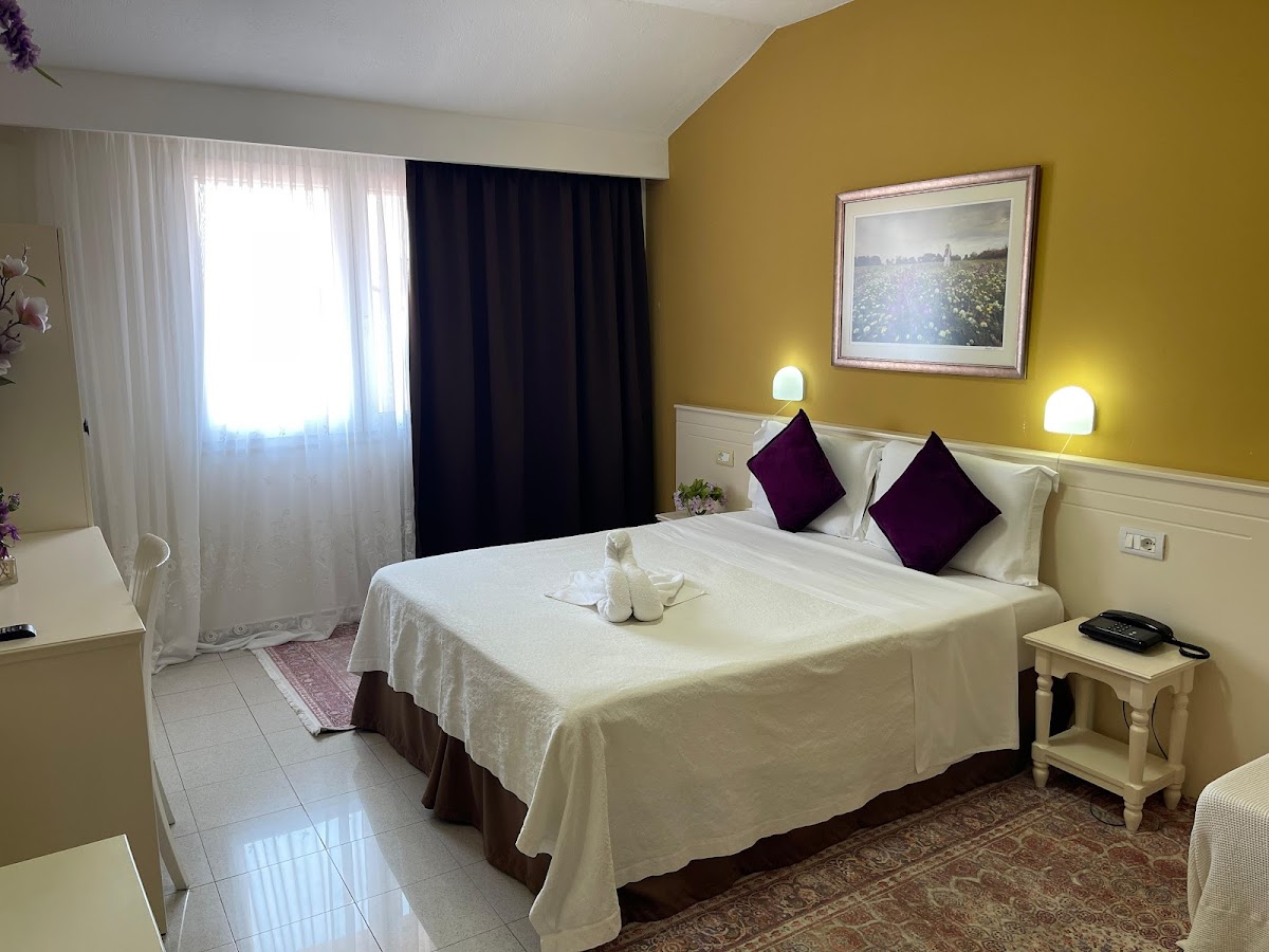 Hotel Nais photo 2