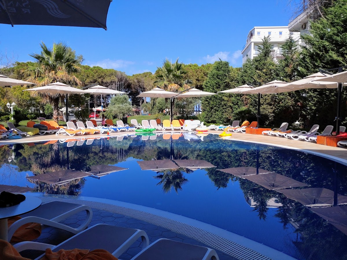 Sandy Beach Resort Golem photo 3