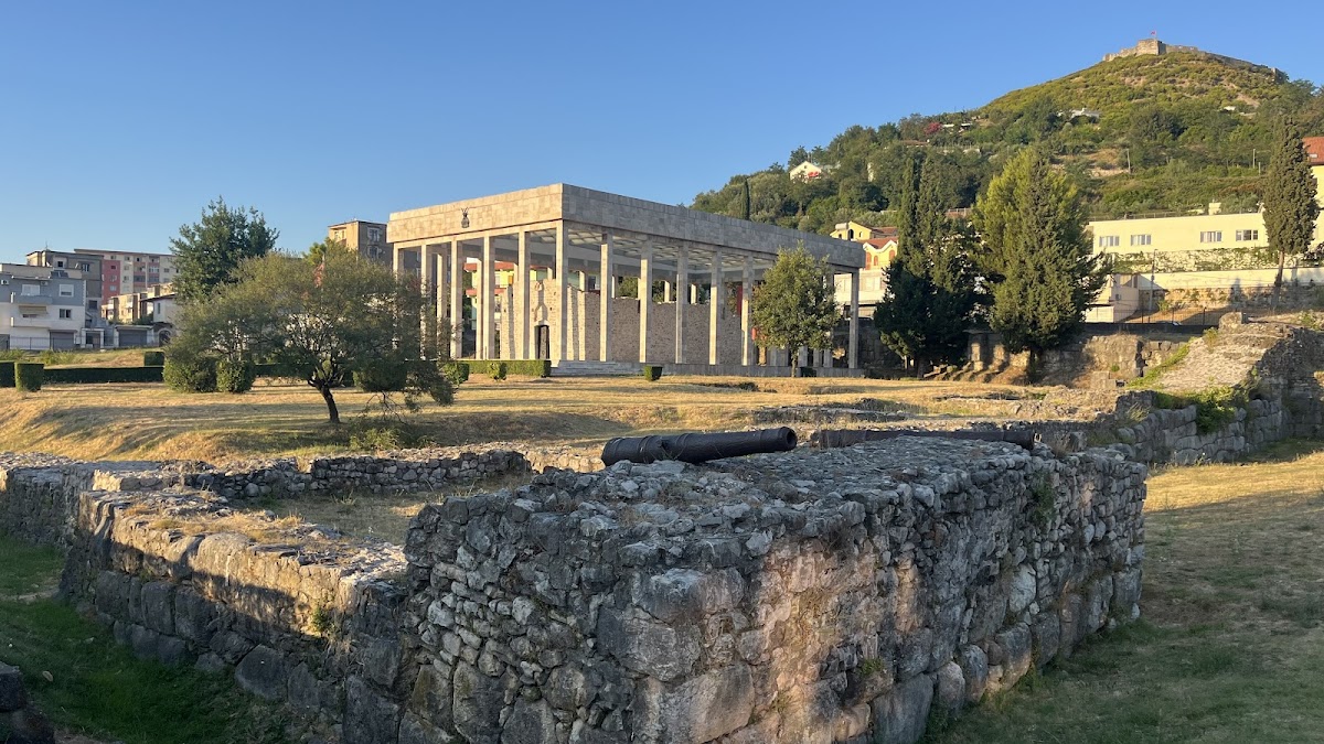 Statue of Skanderbeg photo 2