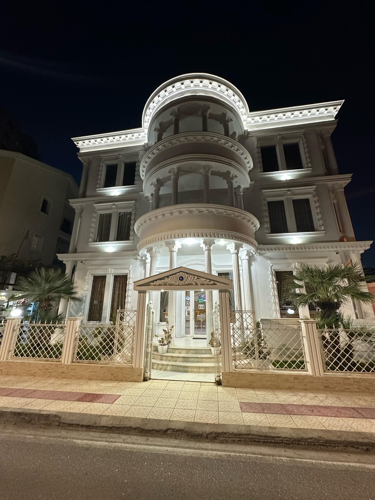"Vila e Bardhë" - Seafood Restaurant photo 3