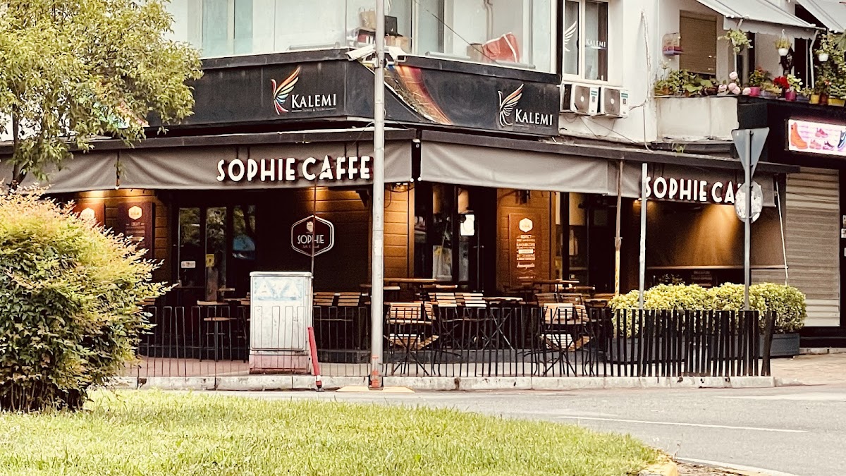 Sophie Caffe, Sheshi Wilson