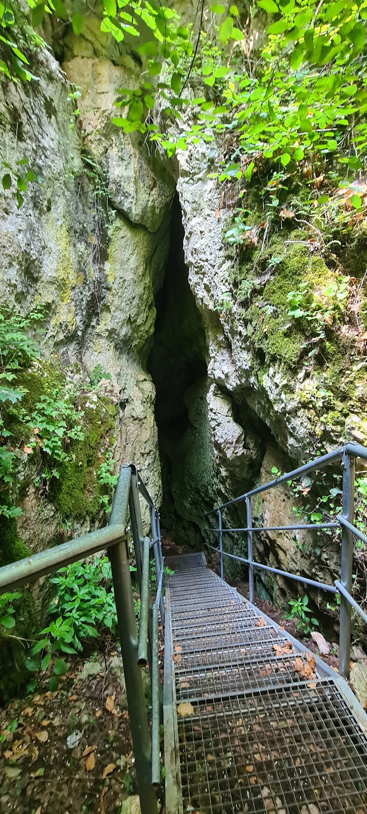 Shpella e Kusarit