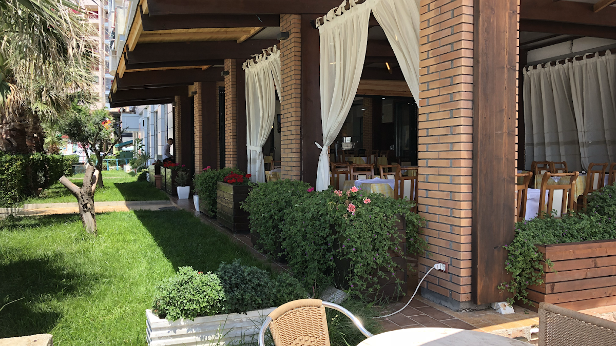 Bar Restorant Pizzeri Troplini photo 3
