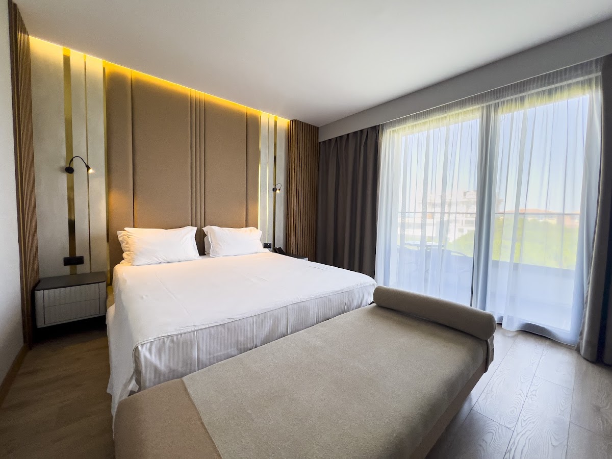 Henry Resort & Spa photo 2