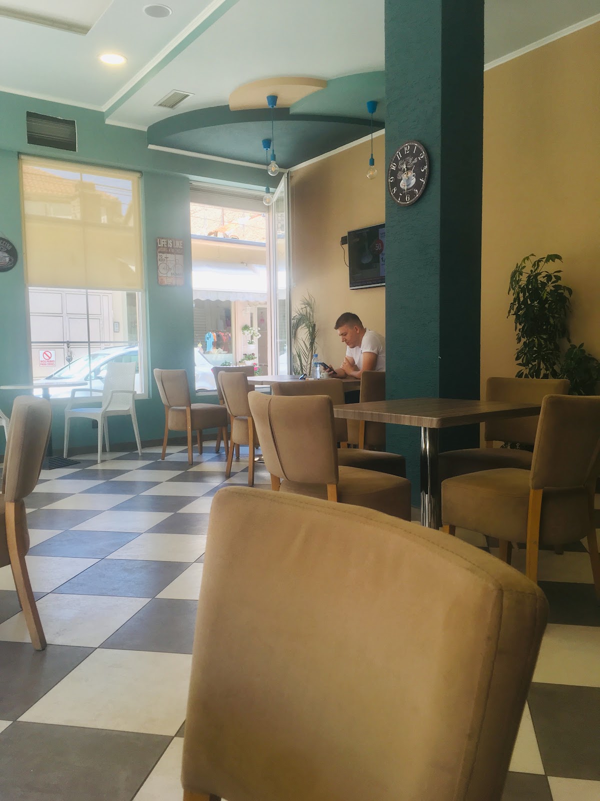 Cafe Bar Gino (Xhino)