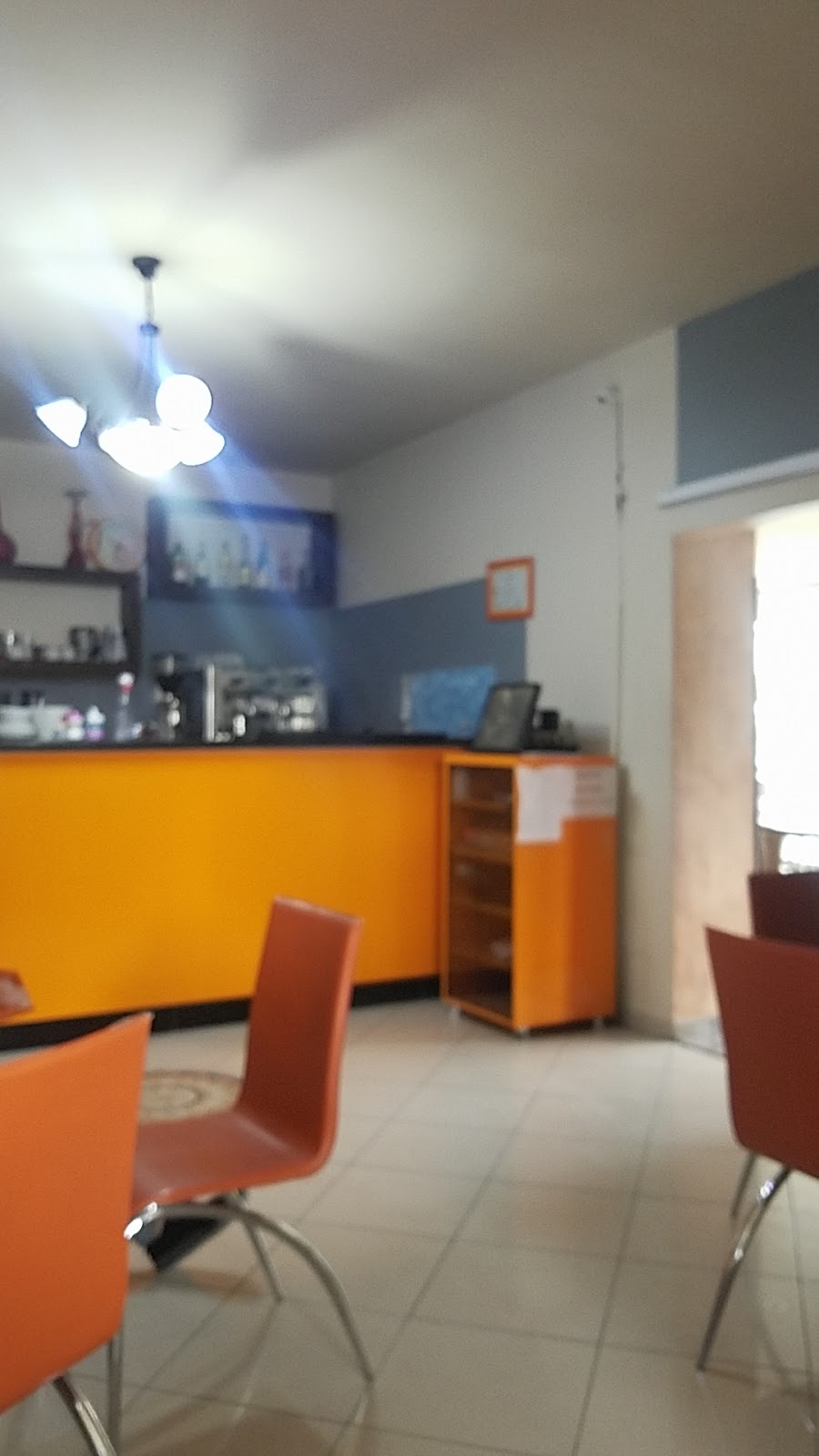 Orange bar tek Mozi photo 5