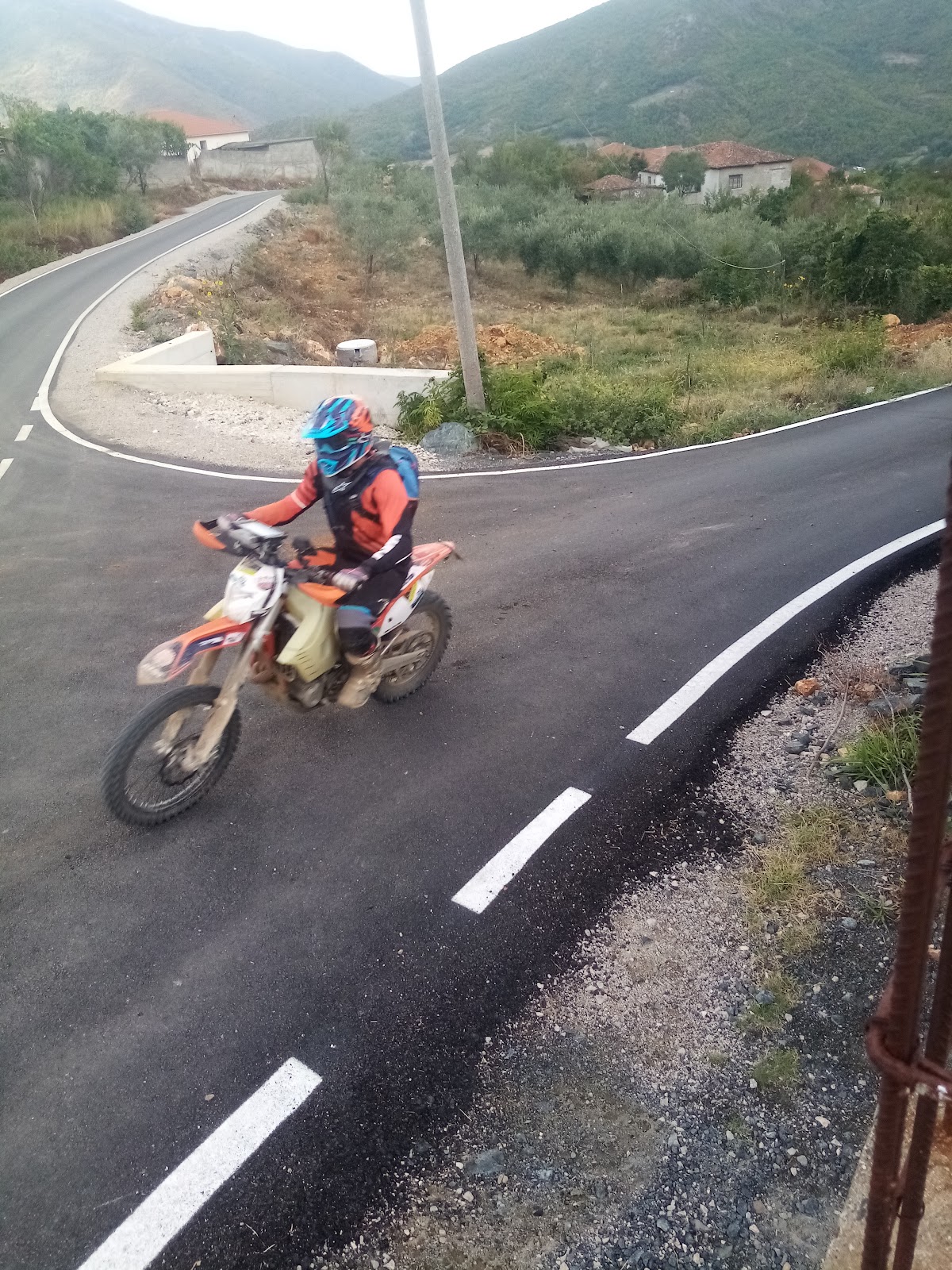 Ura e Gurrës, Polis photo 3