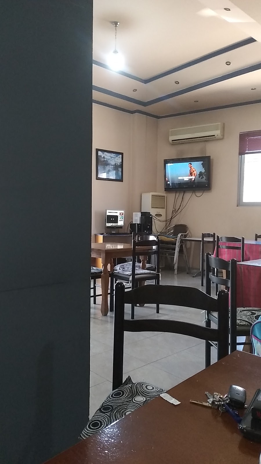 Cafe polis adijoni photo 4