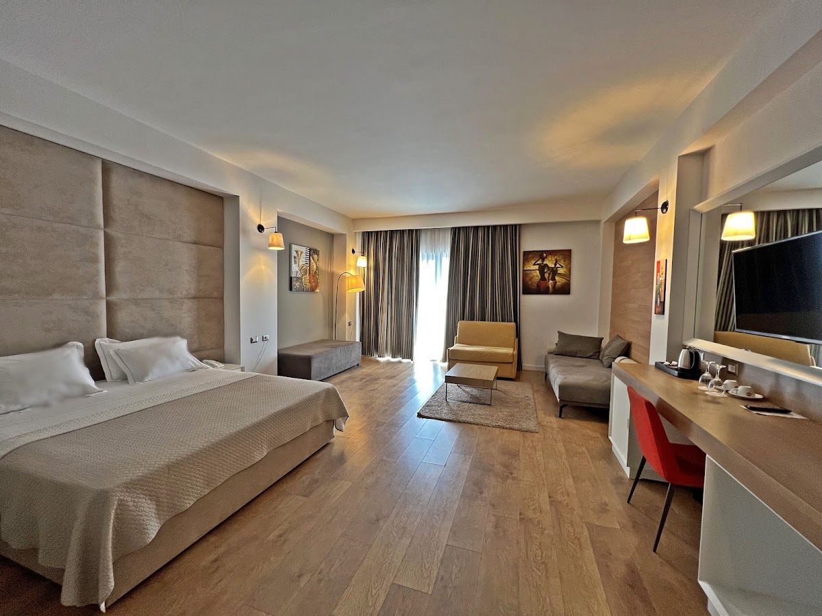 Sandy Beach Resort Golem photo 2