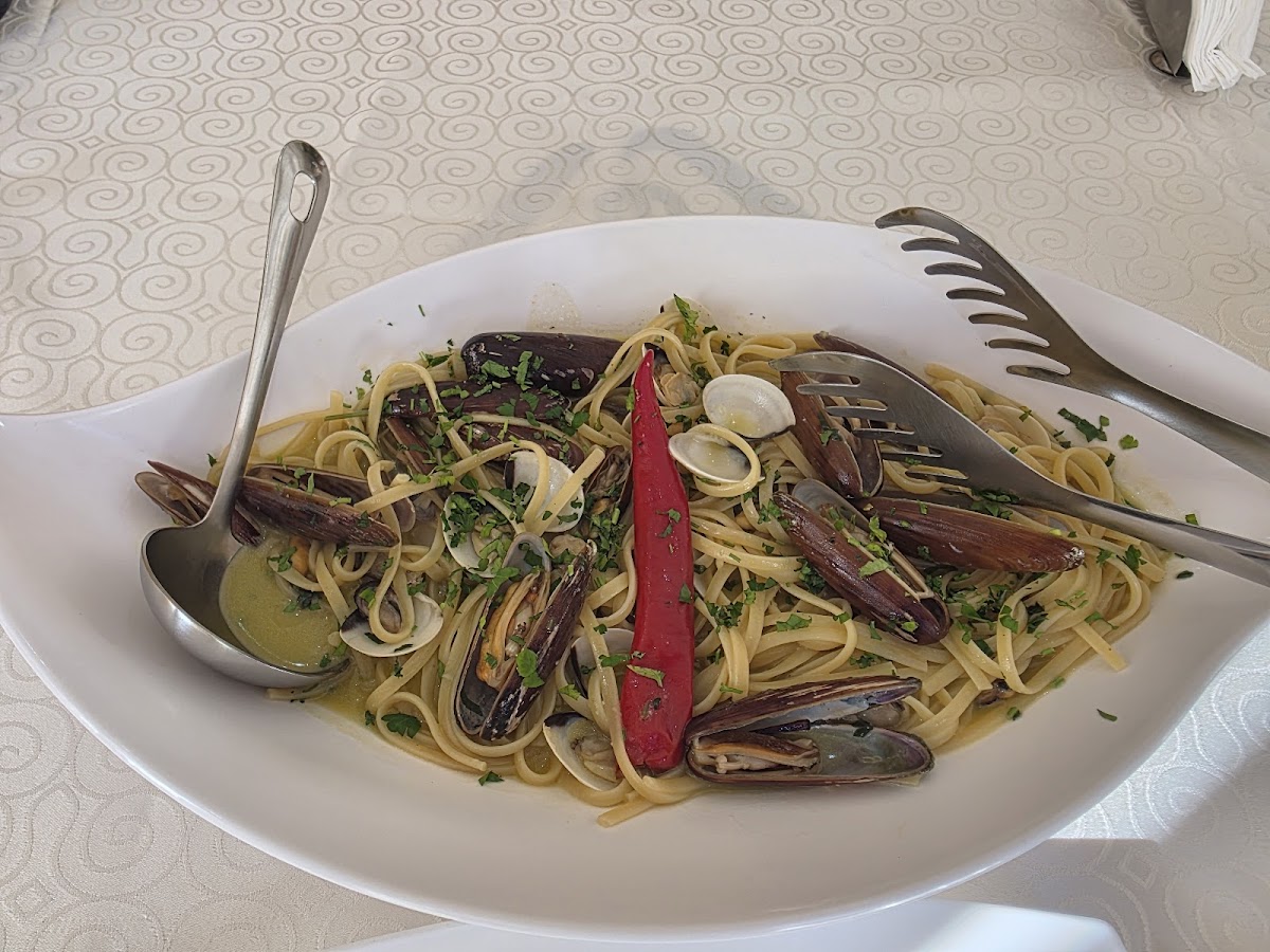 "Vila e Bardhë" - Seafood Restaurant photo 5