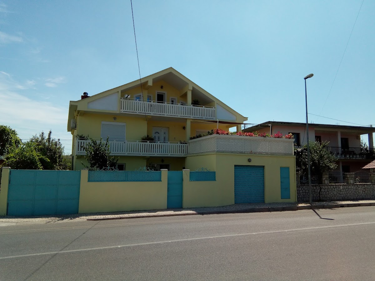 Amberyellowbnb photo 2