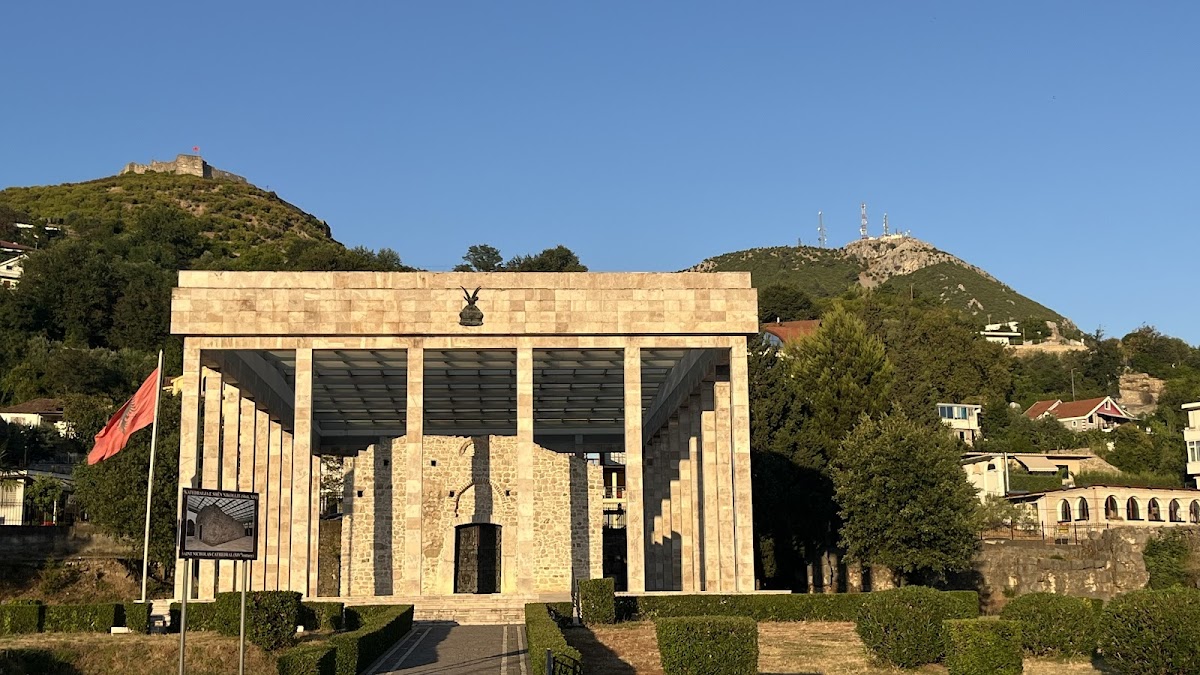 Statue of Skanderbeg photo 4