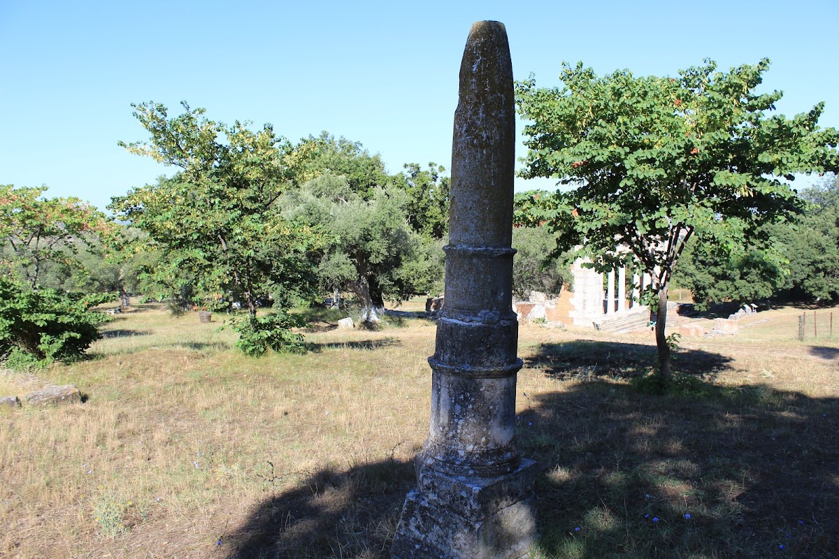 Obelisku i Apollon-it