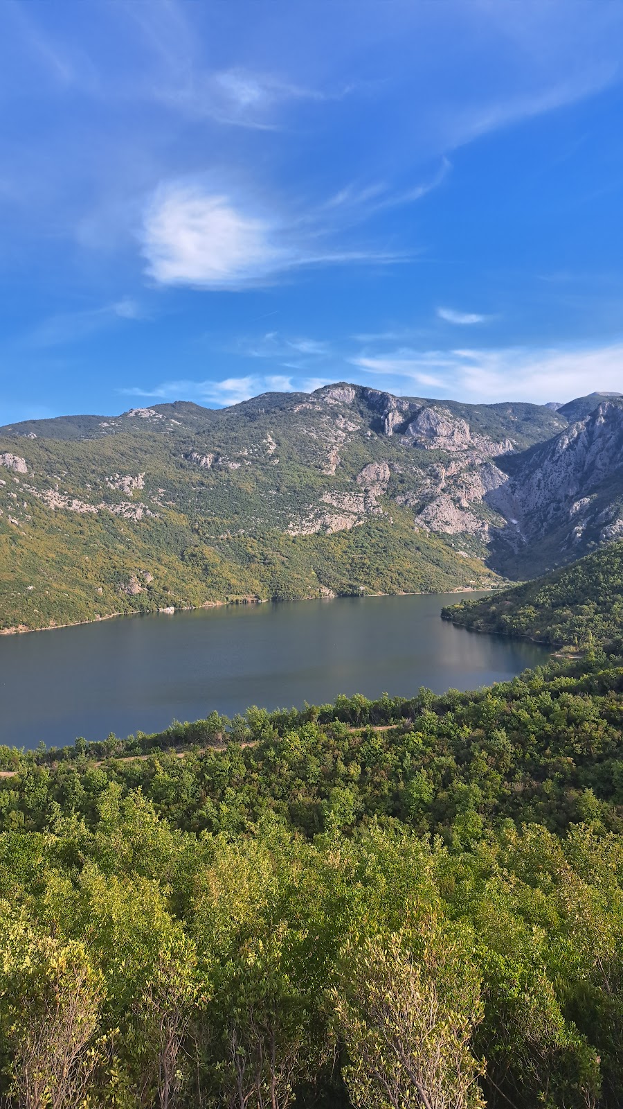 Komani lake photo 2