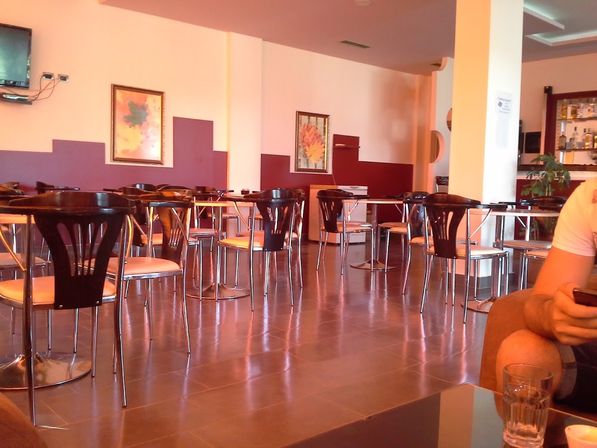 Maxhelaku Bar-Kafe