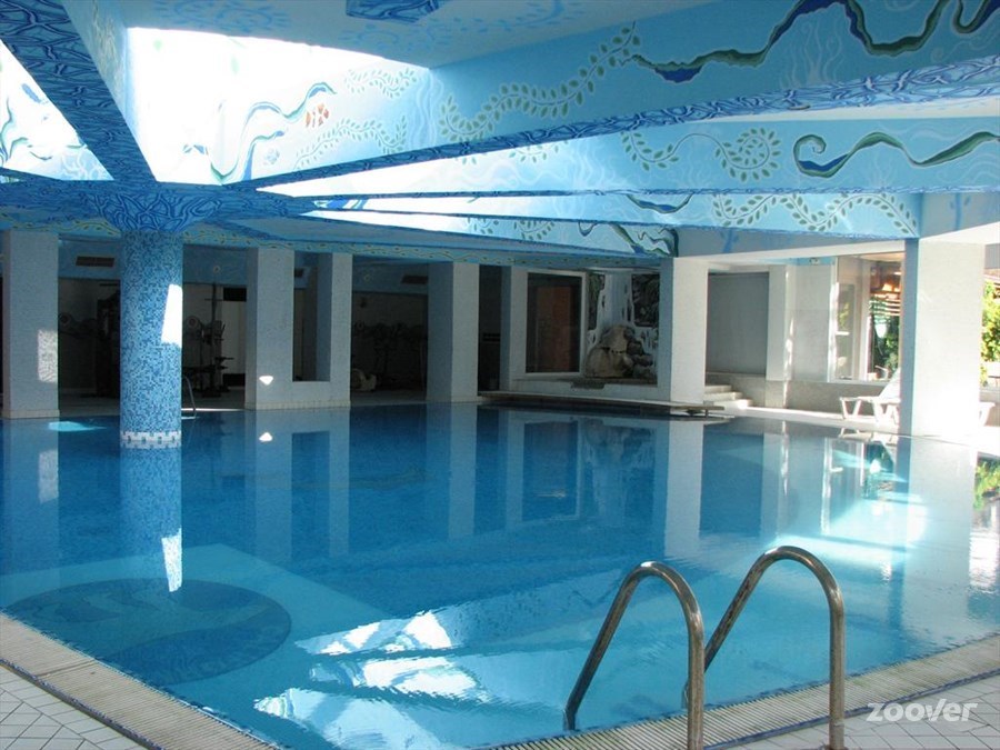 FamCalifornia Hotel photo 4