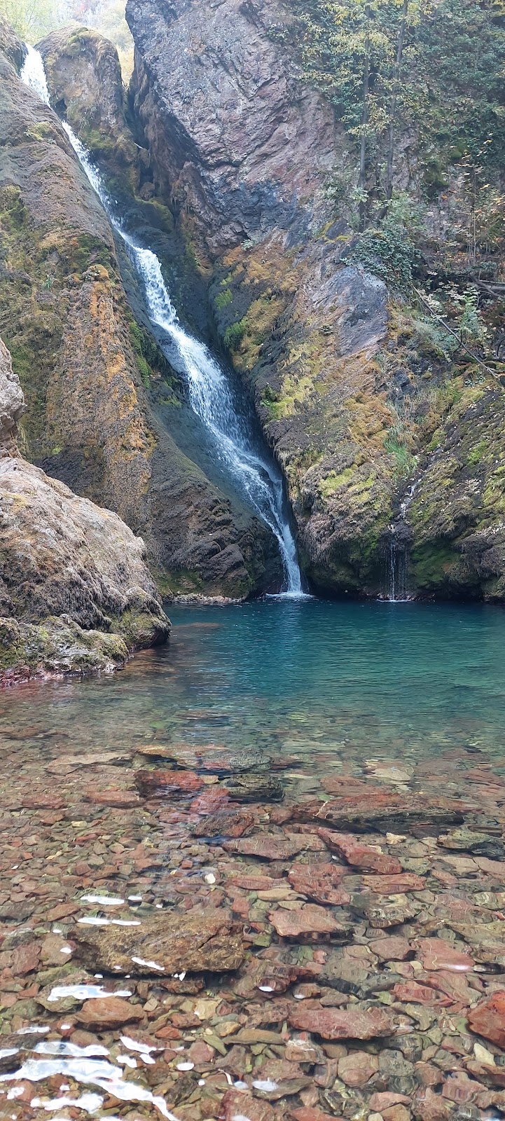 White Drin Waterfall, Sleeping Beauty Cave, Peja — Atraksione në Pejë — photo 5