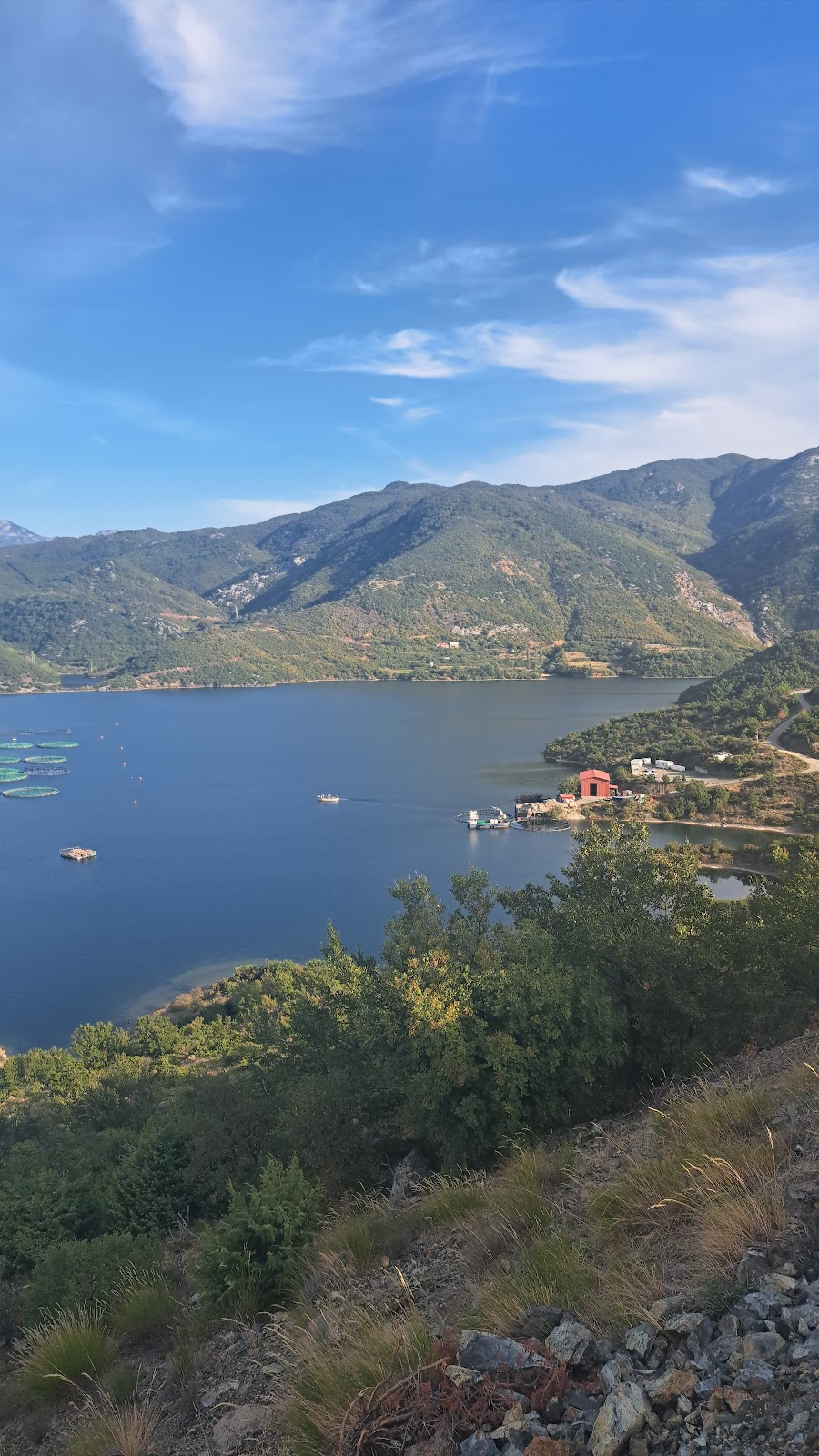 Komani lake photo 4