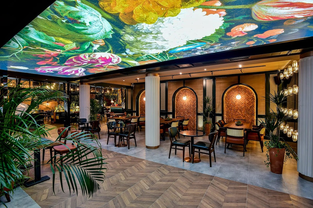 Friends Lounge photo 5